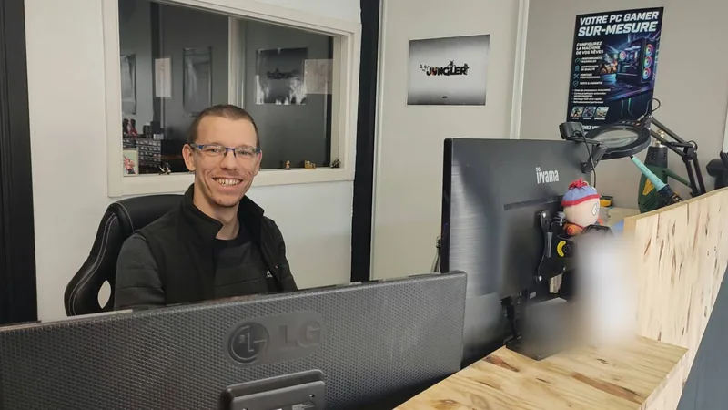 Charles Bapst, souriant, au comptoir de l'atelier Bapst Technologies à Villars-les-Dombes